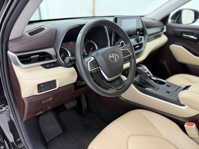 used 2022 Toyota Highlander car, priced at $35,374