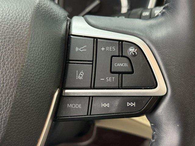 used 2022 Toyota Highlander car, priced at $35,374