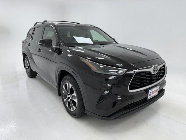 used 2022 Toyota Highlander car, priced at $35,374