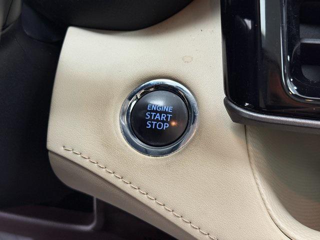 used 2022 Toyota Highlander car, priced at $35,374