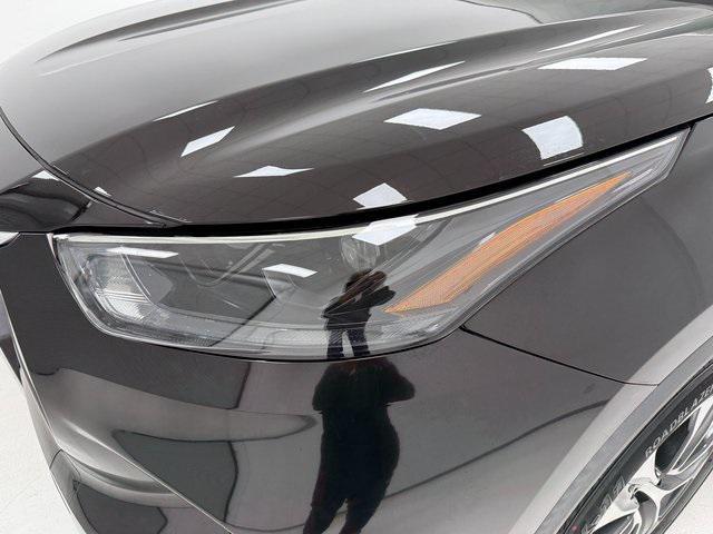 used 2022 Toyota Highlander car, priced at $35,374