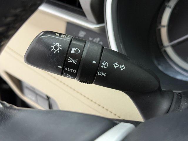 used 2022 Toyota Highlander car, priced at $35,374