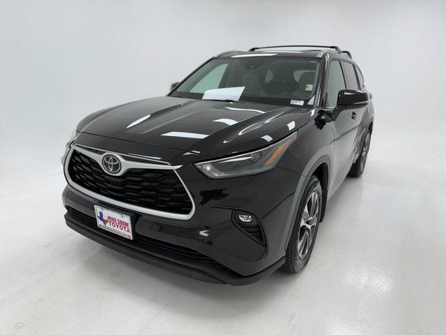 used 2022 Toyota Highlander car, priced at $35,374