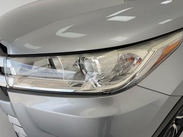 used 2019 Toyota Highlander car, priced at $20,376