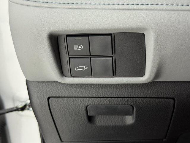 used 2023 Toyota Highlander Hybrid car, priced at $32,679