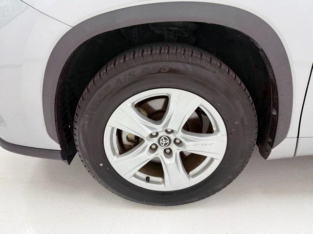 used 2023 Toyota Highlander Hybrid car, priced at $32,679