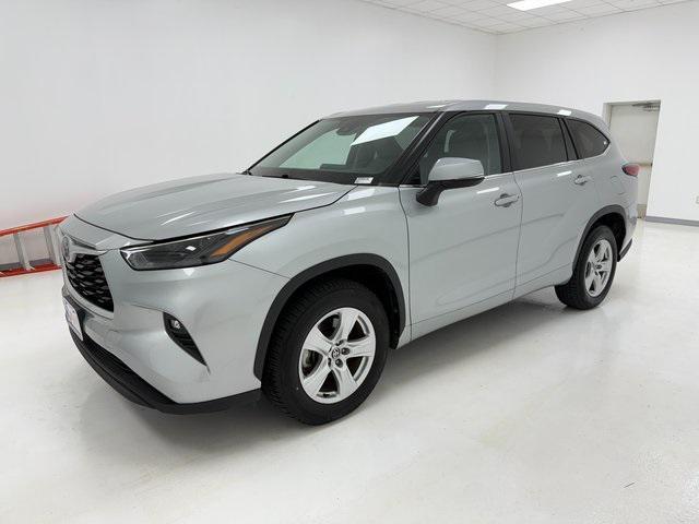 used 2023 Toyota Highlander Hybrid car, priced at $32,679