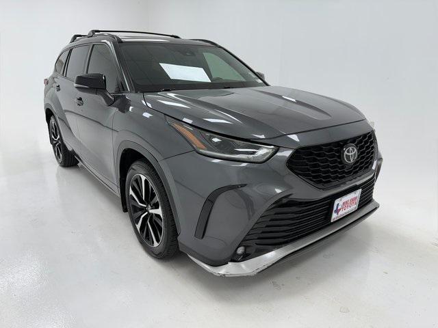 used 2022 Toyota Highlander car, priced at $31,591