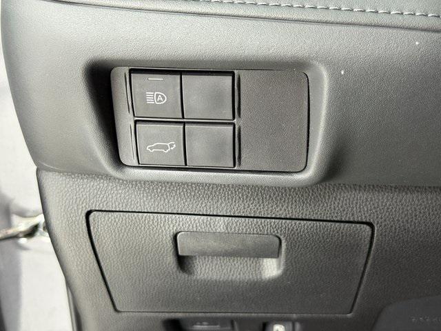 used 2022 Toyota Highlander car, priced at $31,591