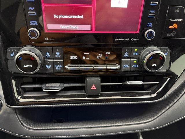 used 2022 Toyota Highlander car, priced at $31,591