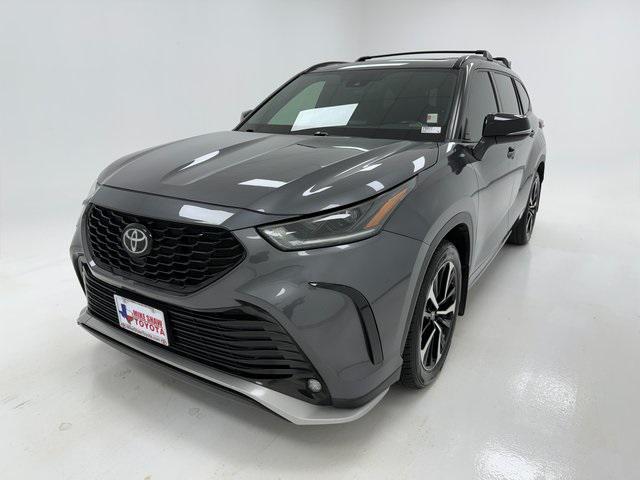 used 2022 Toyota Highlander car, priced at $31,591