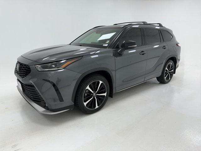 used 2022 Toyota Highlander car, priced at $31,591