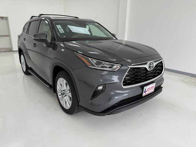 new 2025 Toyota Highlander car, priced at $50,698