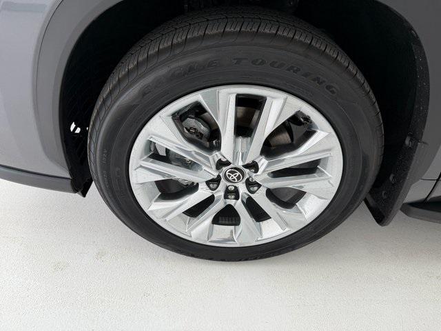 new 2025 Toyota Highlander car, priced at $50,698