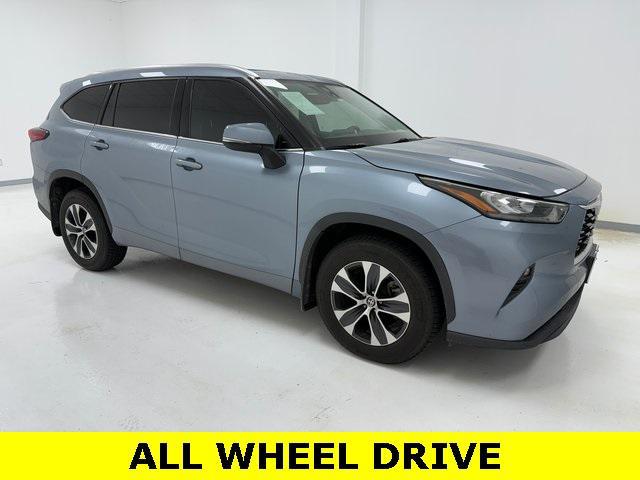 used 2020 Toyota Highlander car, priced at $27,366
