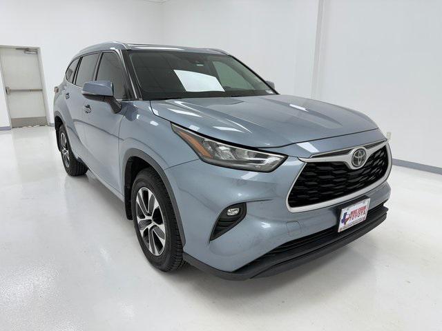 used 2020 Toyota Highlander car, priced at $27,366