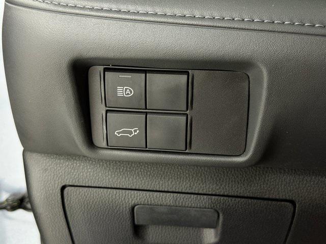 used 2020 Toyota Highlander car, priced at $27,366