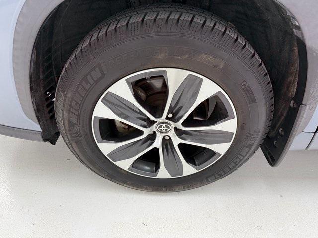 used 2020 Toyota Highlander car, priced at $27,366