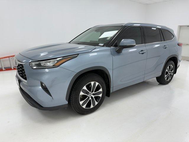 used 2020 Toyota Highlander car, priced at $27,366