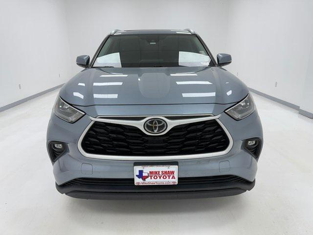 used 2020 Toyota Highlander car, priced at $27,366