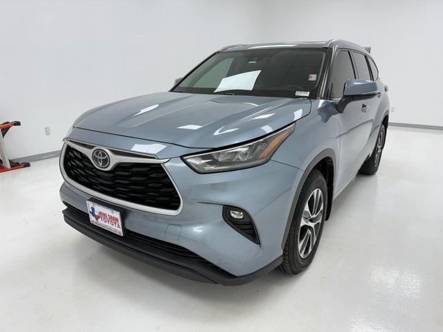 used 2020 Toyota Highlander car, priced at $27,366