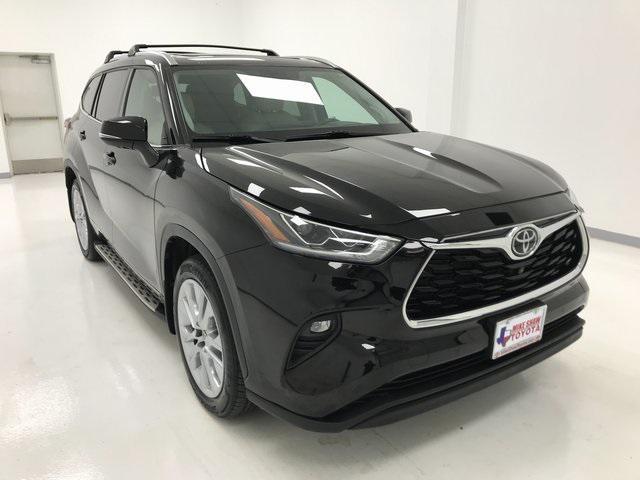 used 2022 Toyota Highlander car, priced at $36,576