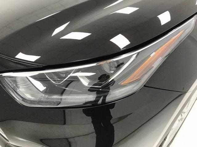 used 2022 Toyota Highlander car, priced at $36,576