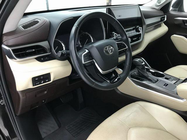 used 2022 Toyota Highlander car, priced at $36,576