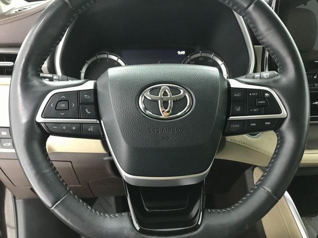 used 2022 Toyota Highlander car, priced at $36,576