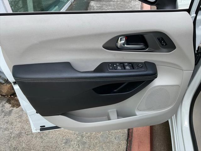 used 2023 Chrysler Pacifica car, priced at $23,701