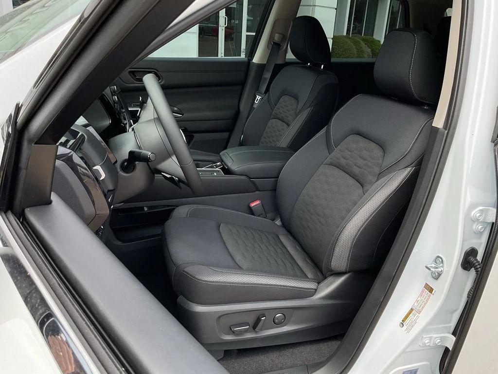 new 2025 Nissan Pathfinder car, priced at $39,400