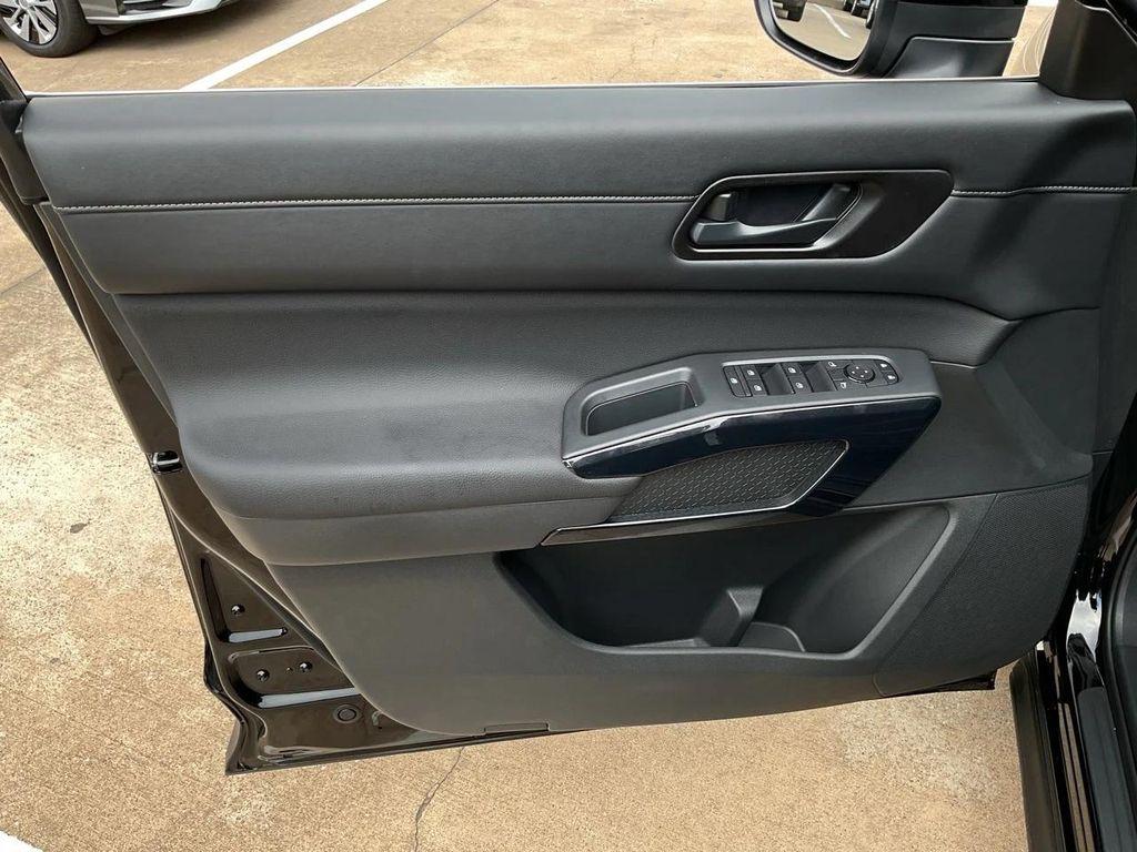 new 2025 Nissan Pathfinder car, priced at $39,000