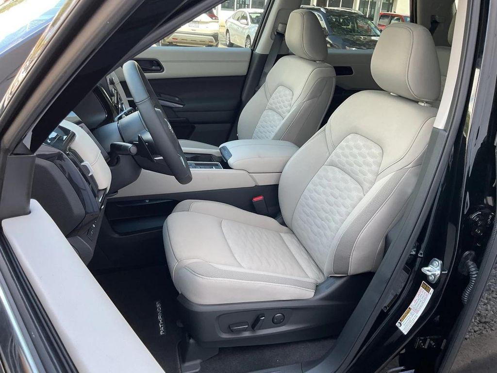 new 2025 Nissan Pathfinder car, priced at $39,610
