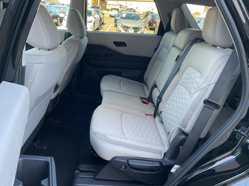 new 2025 Nissan Pathfinder car, priced at $39,114