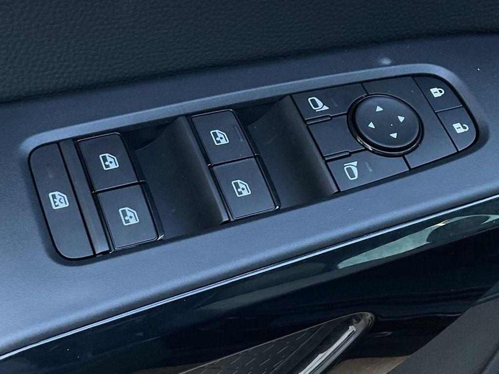 new 2025 Nissan Pathfinder car, priced at $39,114