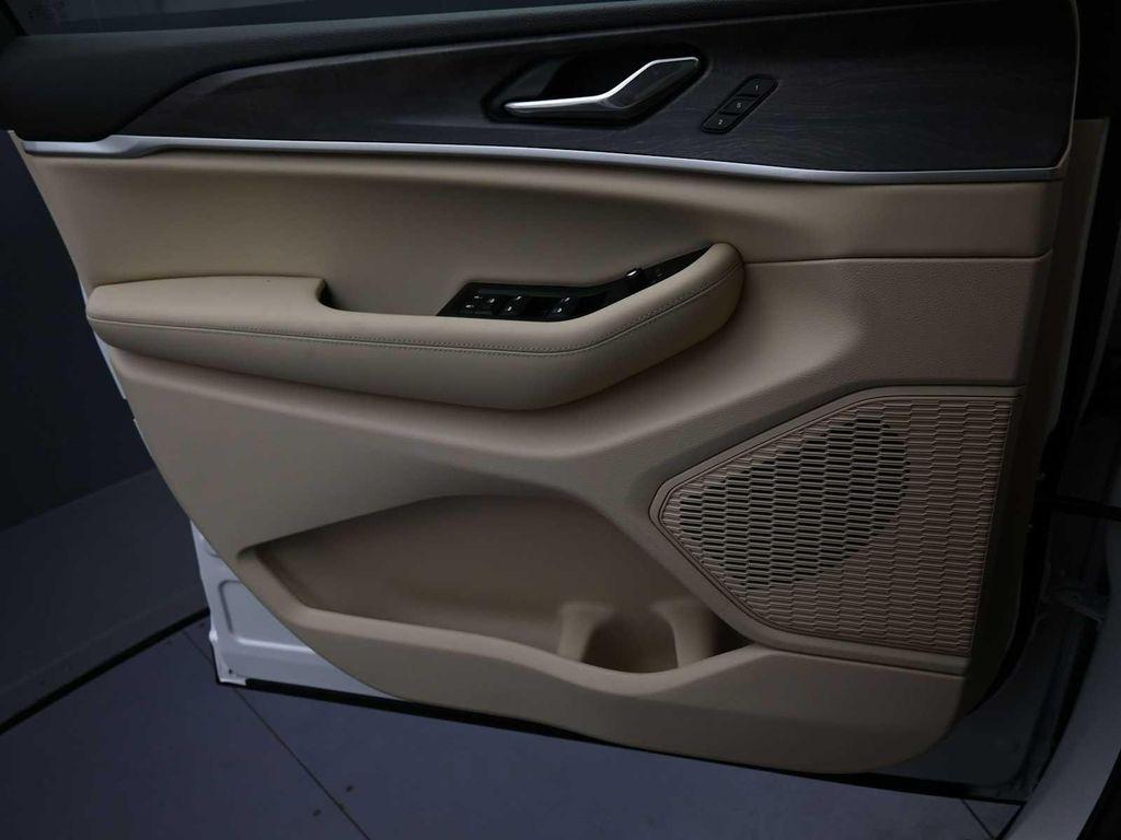 new 2025 Jeep Grand Cherokee car, priced at $49,415