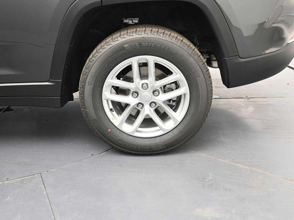 new 2025 Jeep Grand Cherokee car, priced at $43,409