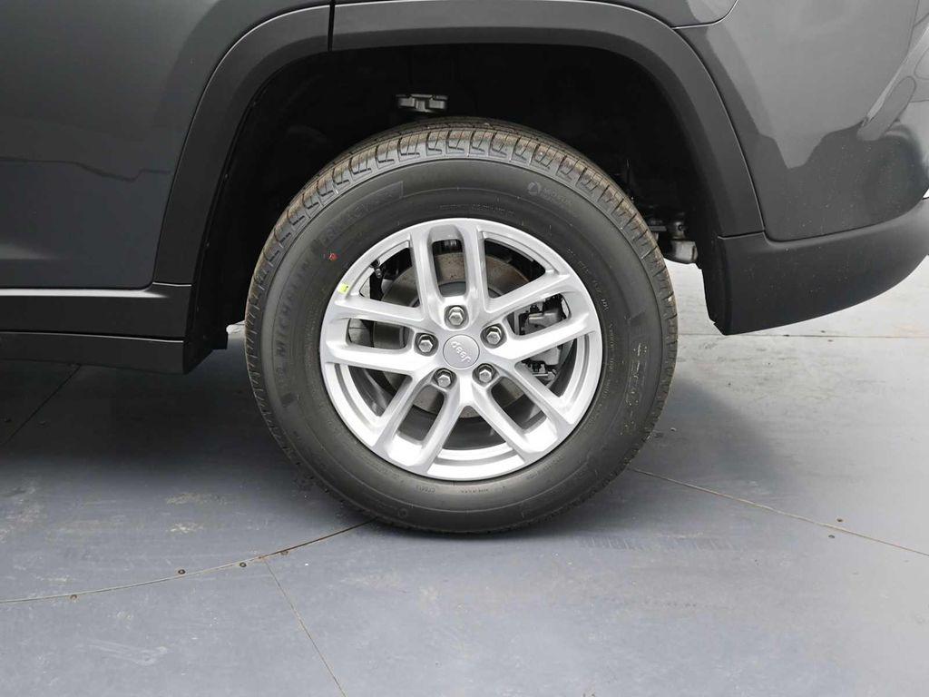 new 2025 Jeep Grand Cherokee car, priced at $43,284