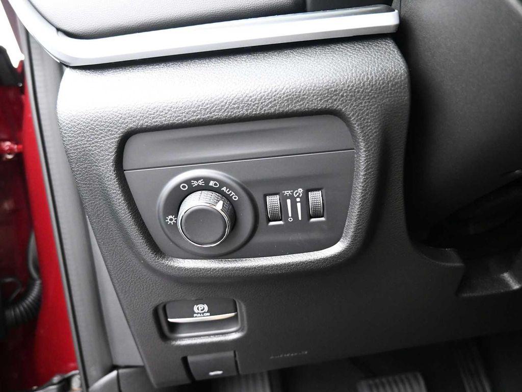 new 2025 Jeep Grand Cherokee car, priced at $45,165
