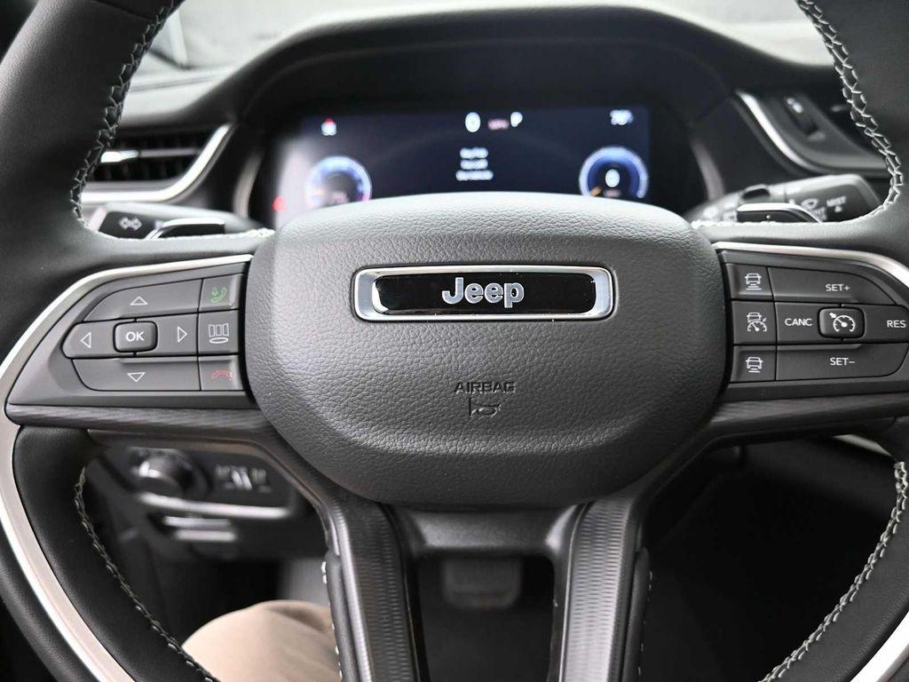 new 2025 Jeep Grand Cherokee car, priced at $45,165