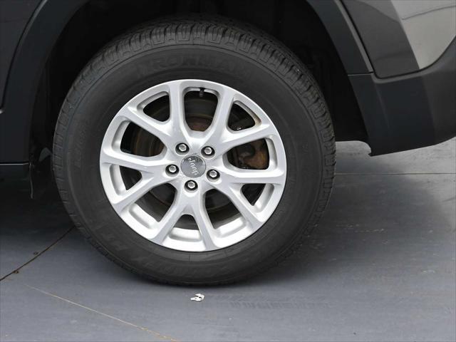 used 2015 Jeep Cherokee car, priced at $12,995