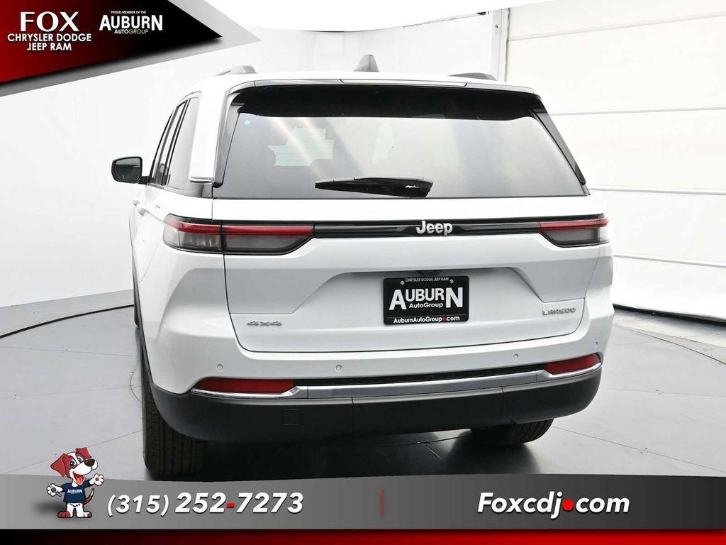 new 2025 Jeep Grand Cherokee car, priced at $43,575