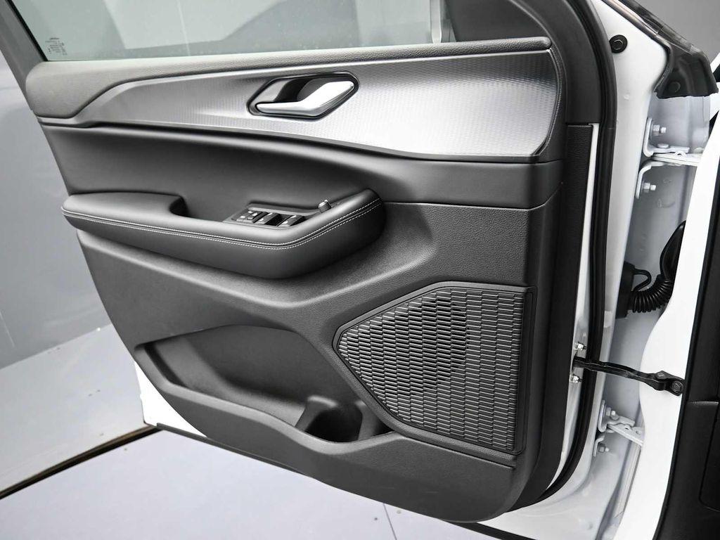 new 2025 Jeep Grand Cherokee car, priced at $43,575