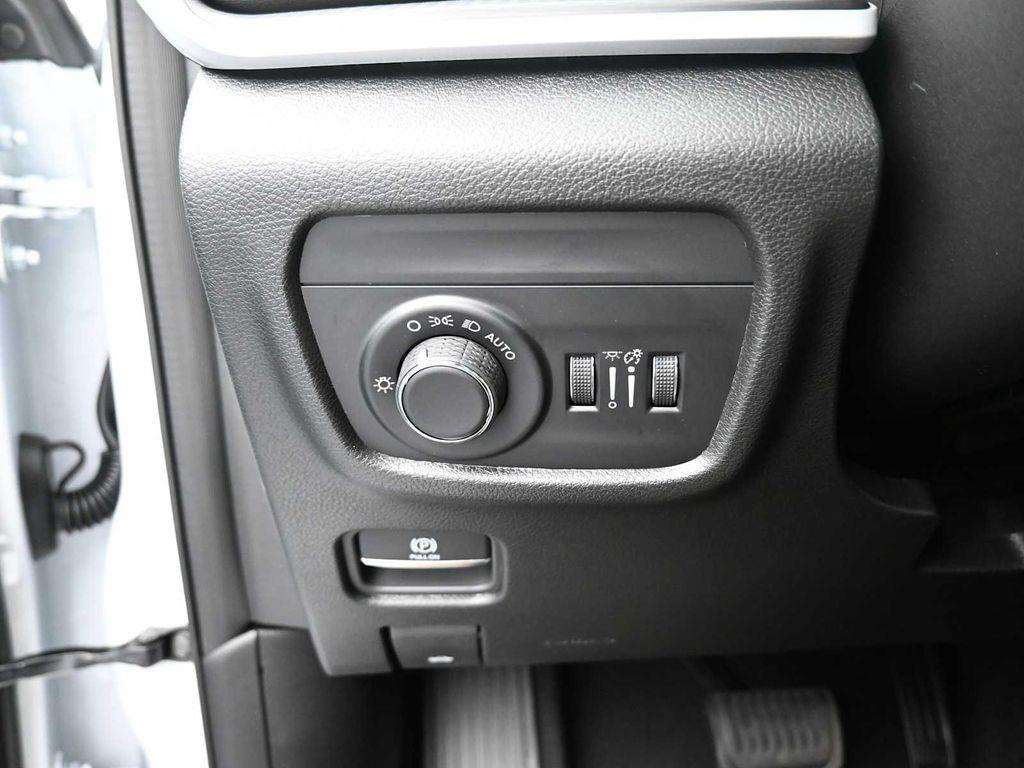 new 2025 Jeep Grand Cherokee car, priced at $43,575