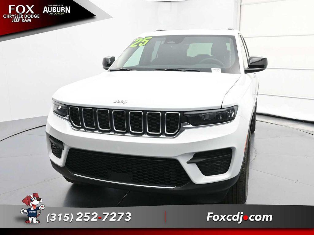 new 2025 Jeep Grand Cherokee car, priced at $43,575