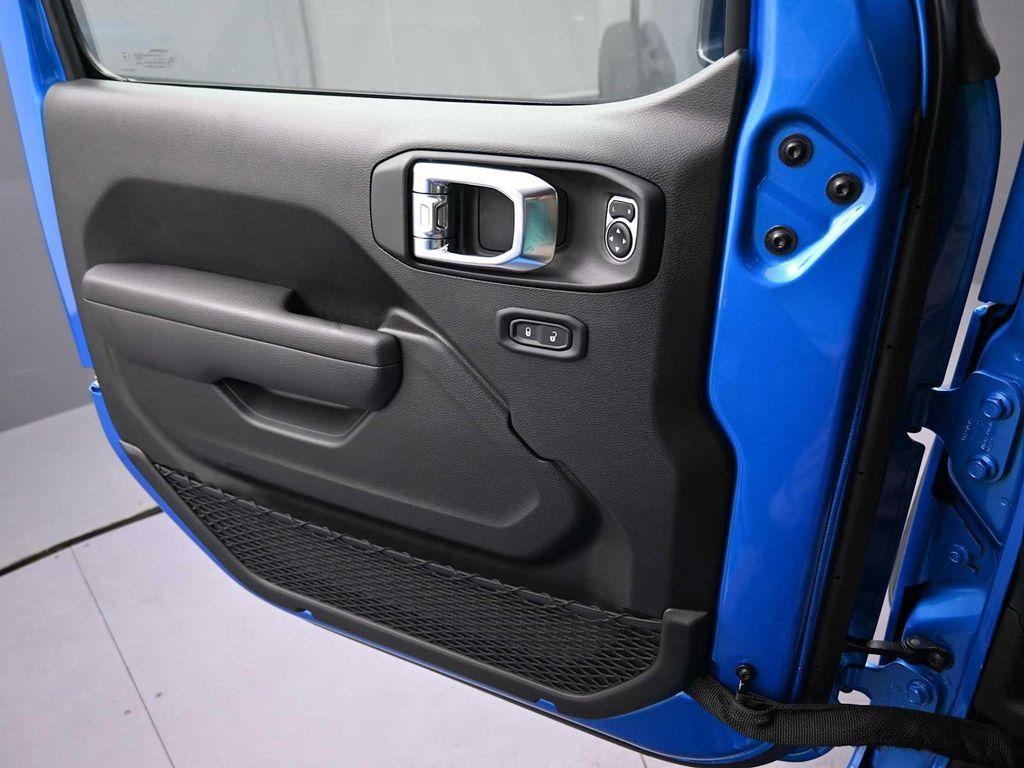 new 2025 Jeep Wrangler car, priced at $55,075