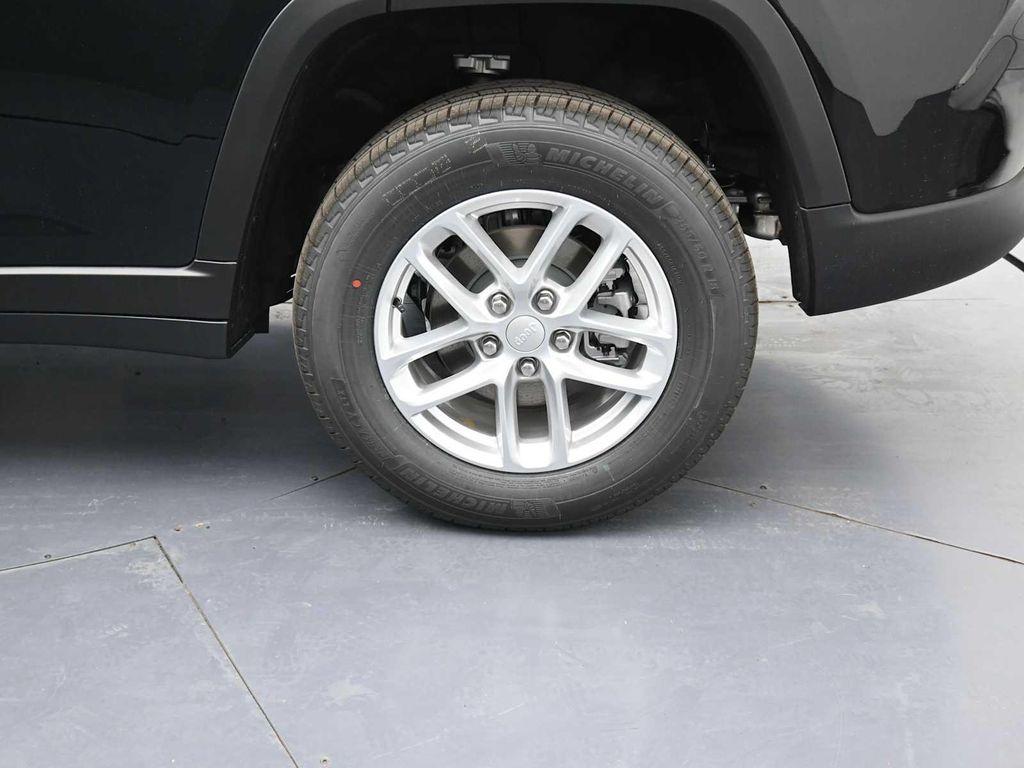 new 2025 Jeep Grand Cherokee car, priced at $43,409