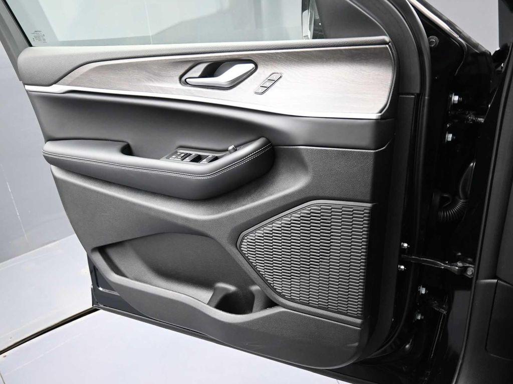 new 2025 Jeep Grand Cherokee car, priced at $47,495