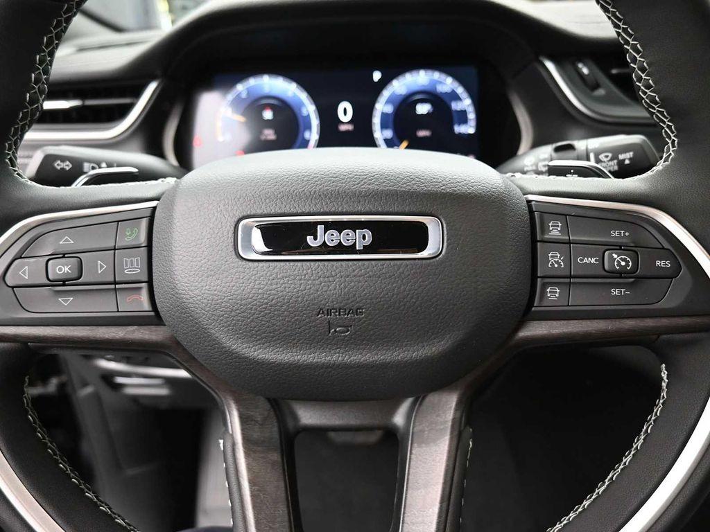 new 2025 Jeep Grand Cherokee car, priced at $47,495