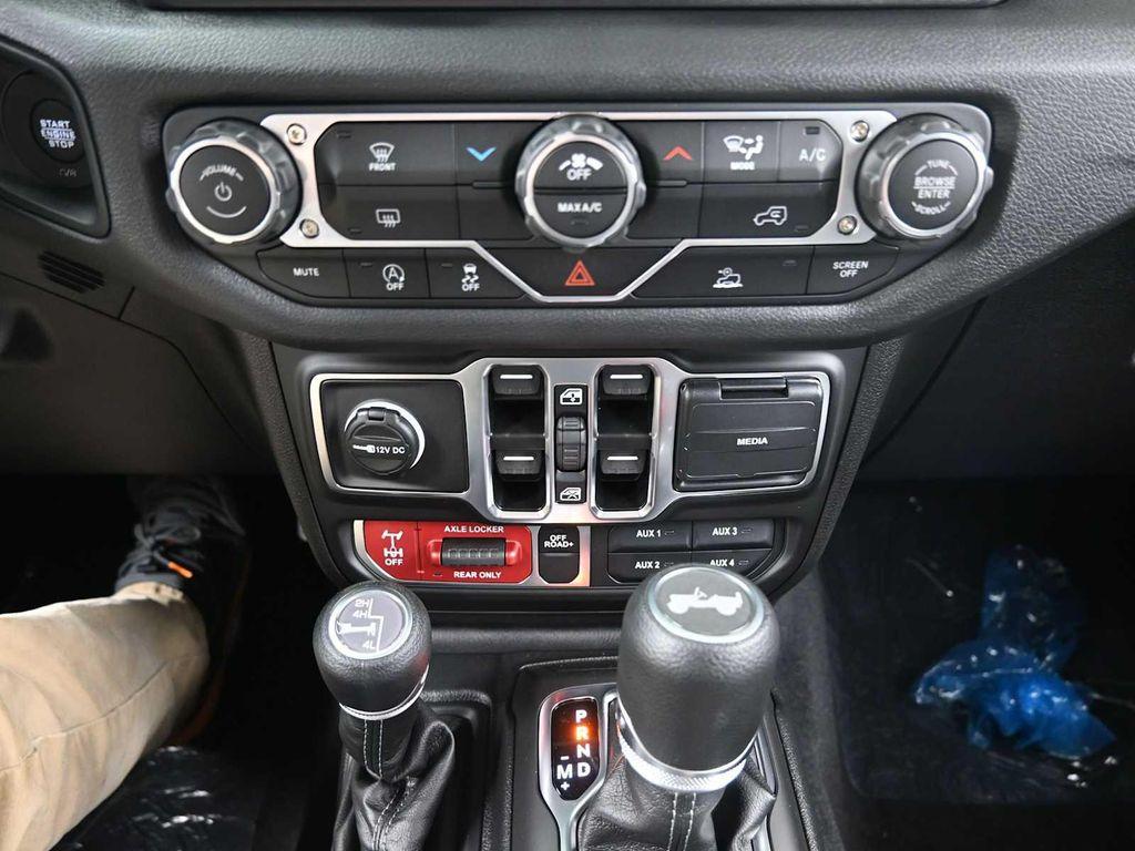 new 2025 Jeep Wrangler car, priced at $53,080